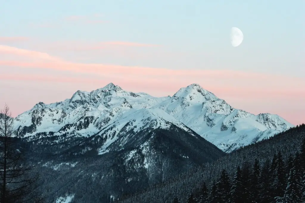 snowy mountain 1287145.jpg